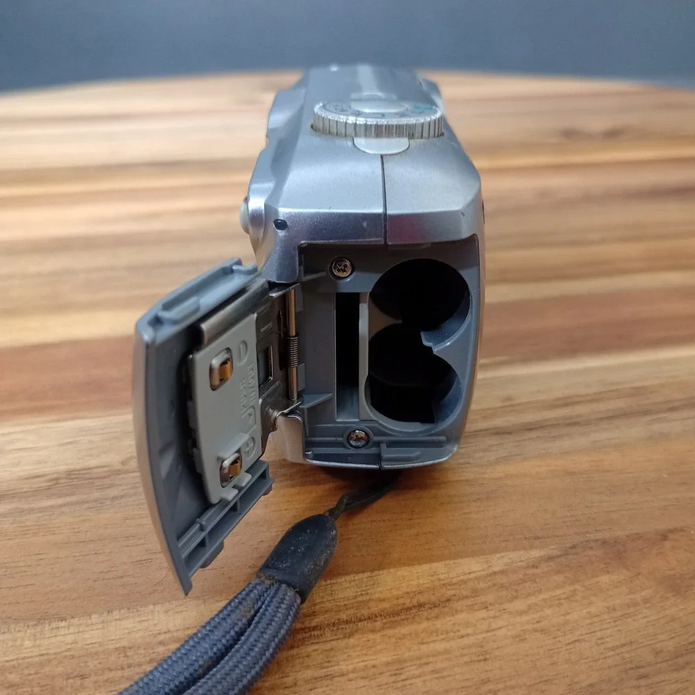 Sony Digital‎ Camera Cybershot DSC-P93A 5.1MP Silver UNTESTED PAIR REPAIR ONLY